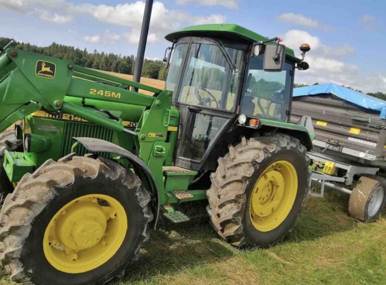 John Deere 2140