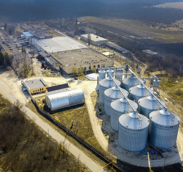 Silos, wytwórnia pasz czy chłodnia? Duża inwestycja w branży rolno-spożywczej też wymaga profesjonalnego wsparcia